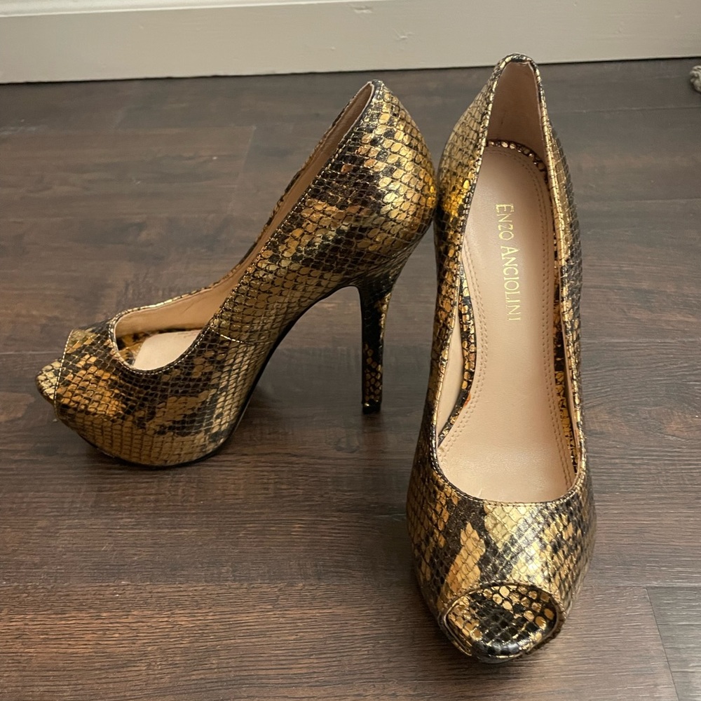 Enzo Angiolini faux snakeskin Heels Black Gold Metallic Snake Print Size 5.5